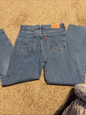 Levi's Medium Blue Women's Straight-Leg Jeans with Signature Back Pockets